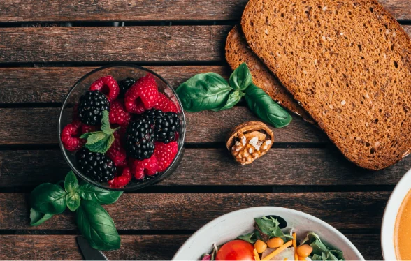 Tostadas con fresas frescas